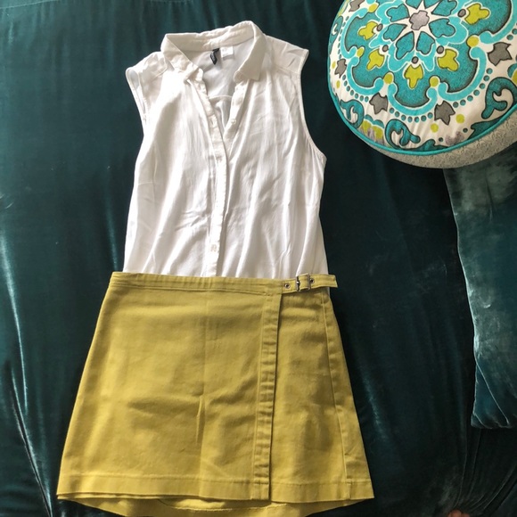 Green mini-skirt - Picture 2 of 4